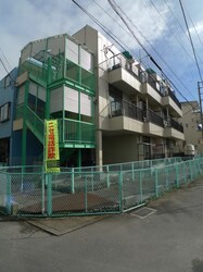 市川マンションの物件外観写真